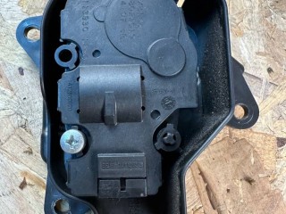 моторчик заслонки печки Land Rover Range Rover Sport 2 поколение [рестайлинг] 2020, 3.0 л., 306DT, дизель, АКПП, rhodium silver (1ac), внедорожник 5 дв., полный привод, правый руль, LR093031, MF113930