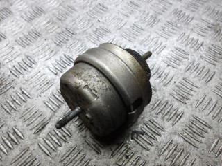 подушка крепления двигателя Volkswagen Passat B5 1999, 8D0199379J