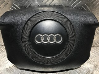 подушка безопасности водителя Audi A4 B5 1999, 1.8 л., бензин, МКПП, универсал, 4B0880201AD01C