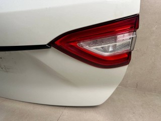 фонарь крышки багажника правый Maserati Levante 1 поколение 2017, 3.0 л., бензин, АКПП, белый, внедорожник 5 дв., полный привод, 670100869