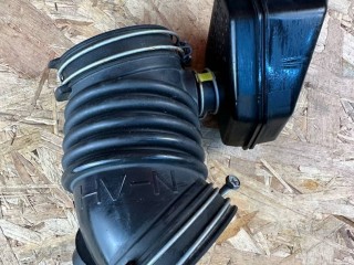 патрубок воздушного фильтра Lexus RX 4 поколение [рестайлинг] 2020, 3.5 л., гибрид, вариатор, красный, полный привод, правый руль, 17893-31180