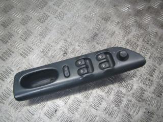 блок управления стеклоподъемниками Renault Laguna 1 поколение [рестайлинг] 2000, 1.8 л., бензин, МКПП, хетчбэк 5 дв., 7700487499B