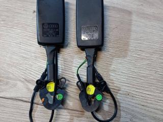 замок ремня безопасности Audi Q7 4L 2007, 4.2 л., BAR, бензин, АКПП, 6y / z7s, внедорожник 5 дв., полный привод, 4L0857755D