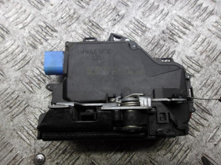 замок двери задней левой Volkswagen Golf 4 поколение 2006, 7L0839015D