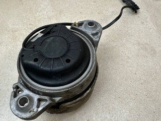 подушка крепления двигателя Mercedes-Benz GLK-Класс X204 [рестайлинг] 2014, 2.2 л., дизель, АКПП, белый, внедорожник 5 дв., полный привод, A2042403617