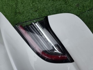 фонарь крышки багажника правый Tesla 2022, электро, белый, полный привод, 1502089-00-B