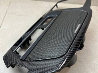 консоль салона Maserati Levante 1 поколение 2017, 3.0 л., бензин, АКПП, белый, внедорожник 5 дв., полный привод, 670048840