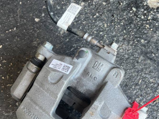 суппорт передний правый Chevrolet Equinox 3 поколение 2019, 1.5 л., бензин, АКПП, внедорожник 5 дв.