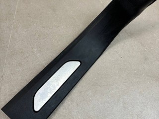 накладка на порог внутренняя Land Rover Range Rover Evoque L551 2020, 2.0 л., бензин, АКПП, белый, внедорожник 5 дв., полный привод, правый руль, K8D213244BA