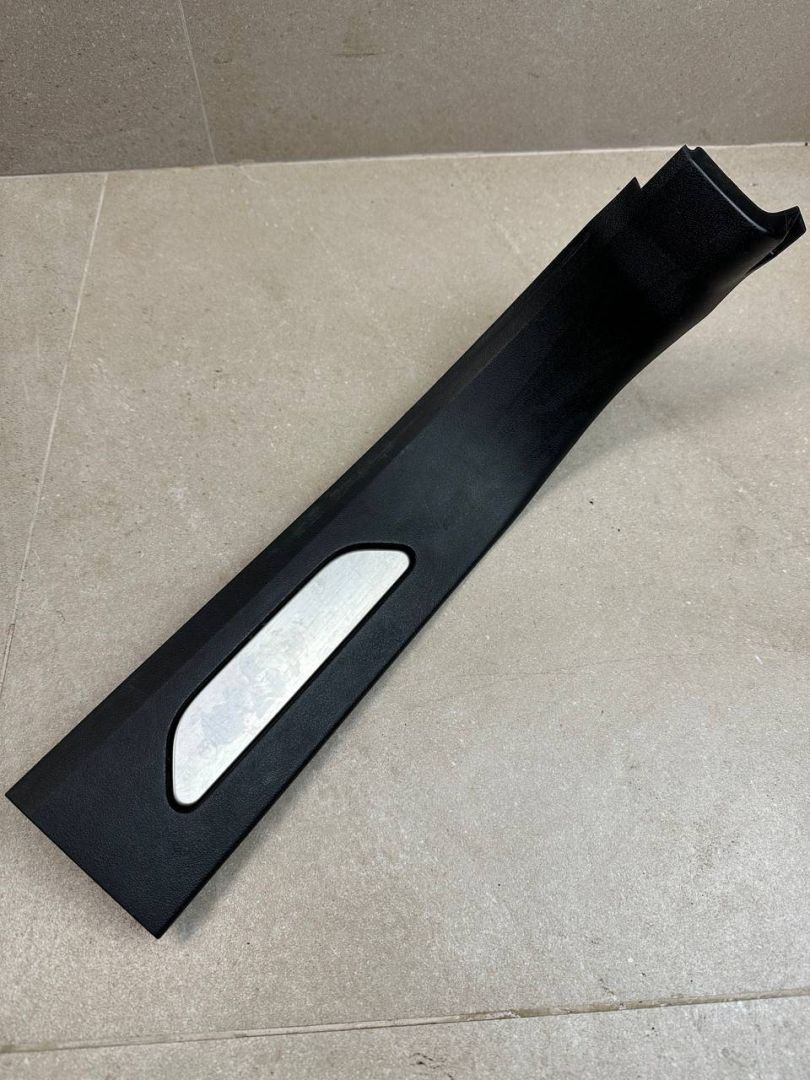 накладка на порог внутренняя Land Rover Range Rover Evoque L551 2020, 2.0 л., бензин, АКПП, белый, внедорожник 5 дв., полный привод, правый руль, K8D213244BA - фото №1