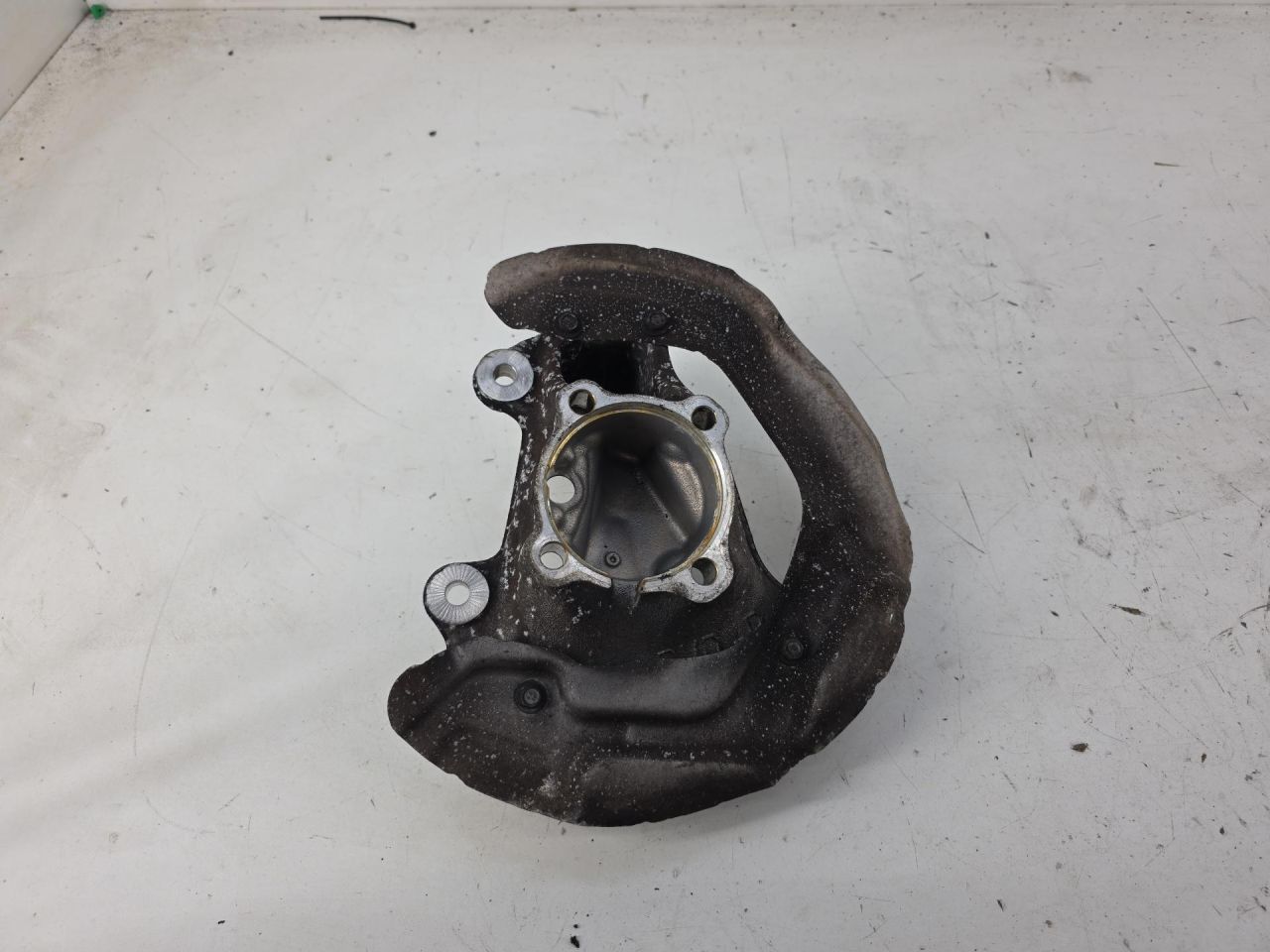 кулак поворотный правый BMW 4 серия F32/F33 2015, 2.0 л., бензин, АКПП, 6799098 - фото №1