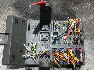 блок предохранителей Renault Laguna 1 поколение 1998, 1.6 л., K4M 616, бензин, 5МКПП, универсал, 7700427845-A