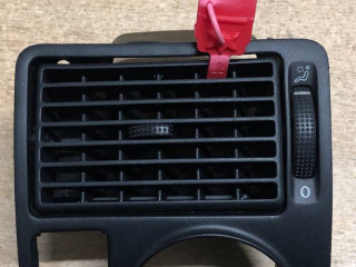 дефлектор обдува салона Volkswagen Golf 4 поколение 2003, 1.9 л., AXR, дизель, 5МКПП, белый, хетчбэк 5 дв.