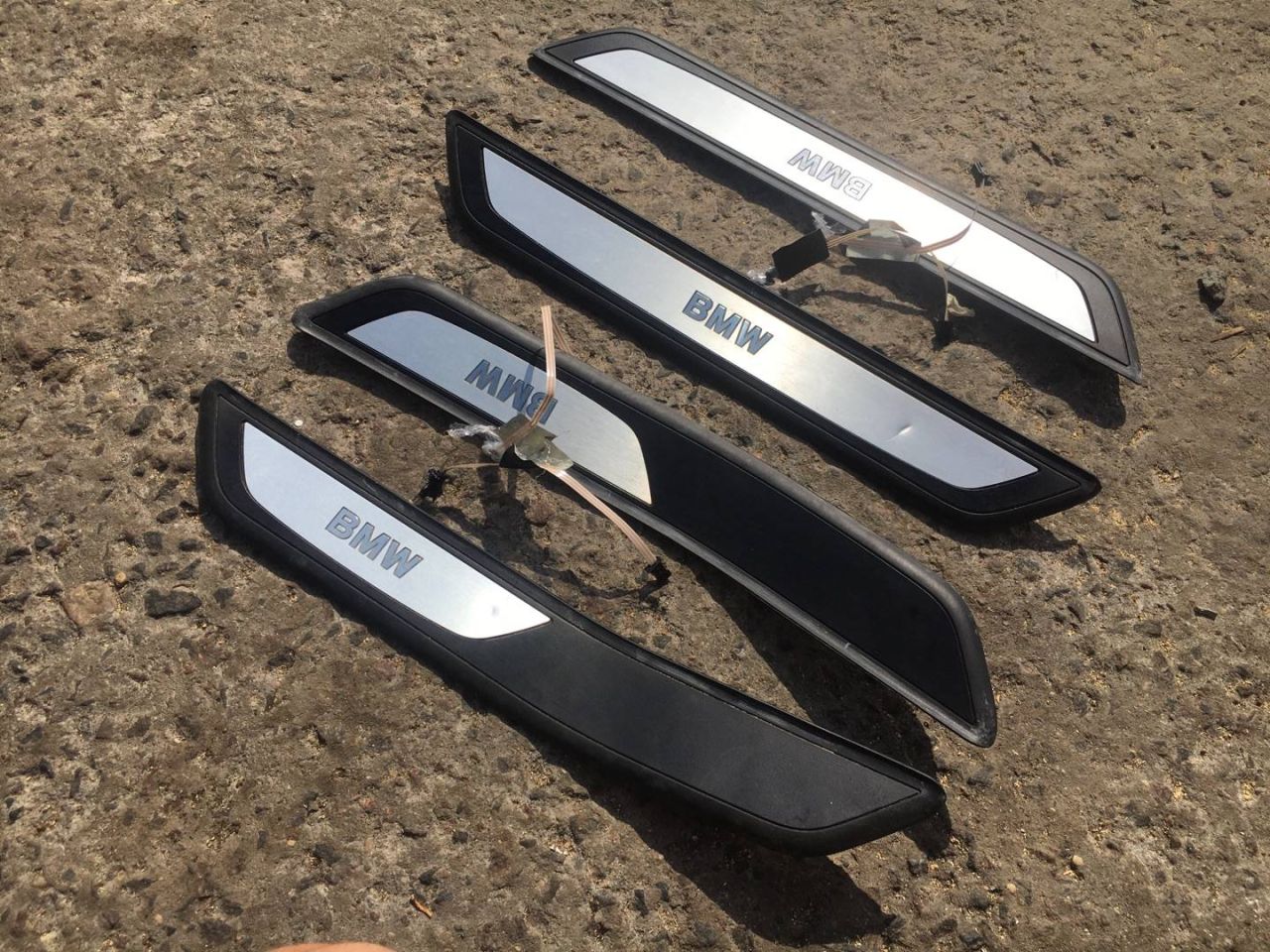 Накладка на порог внутренняя (комплект) BMW 7 серия F01/F02 2009, 3.0 л., N57 D30 A, дизель, АКПП, седан, 7181011, 8046290, 8046289, 8046026, 7190977, 7190969, 7181015, 7181014, 7181018, 8046023, 8046135 - фото №1