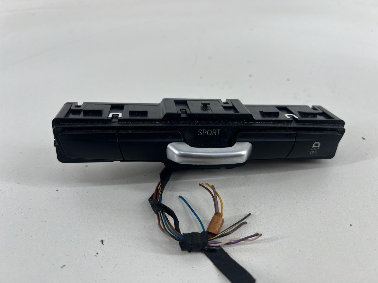 кнопка (выключатель) BMW 2 серия Active Tourer F45 2014, 1.5 л., B38 A15 A, бензин, АКПП, black sapphire metallic (475), хетчбэк 5 дв., правый руль, 61319323940, 9323940 - фото №1