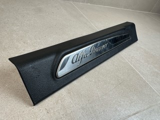 накладка на порог внутренняя Alfa Romeo 2017, 2.0 л., бензин, АКПП, серый, полный привод, 156107572