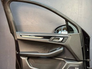 обшивка двери передняя левая Porsche 2019, 95B867011A