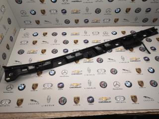 Кронштейн накладки на порог прав. Porsche Macan 1 поколение 2017, 3.0 л., дизель, правый руль, 95B853538B