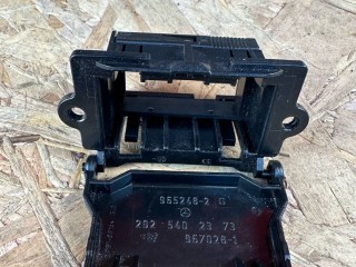 диагностический разъем Mercedes-Benz CLS-Класс C218 [рестайлинг] 2016, 3.0 л., OM 642.852, дизель, АКПП, белый 799, седан, задний привод, правый руль, A2025402373