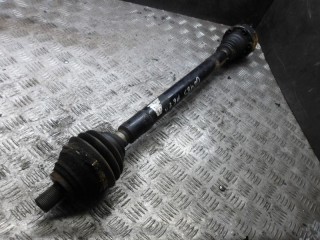 полуось передняя правая (приводной вал, ШРУС) Volkswagen Passat B6 2006, 2.0 л., дизель, МКПП, универсал