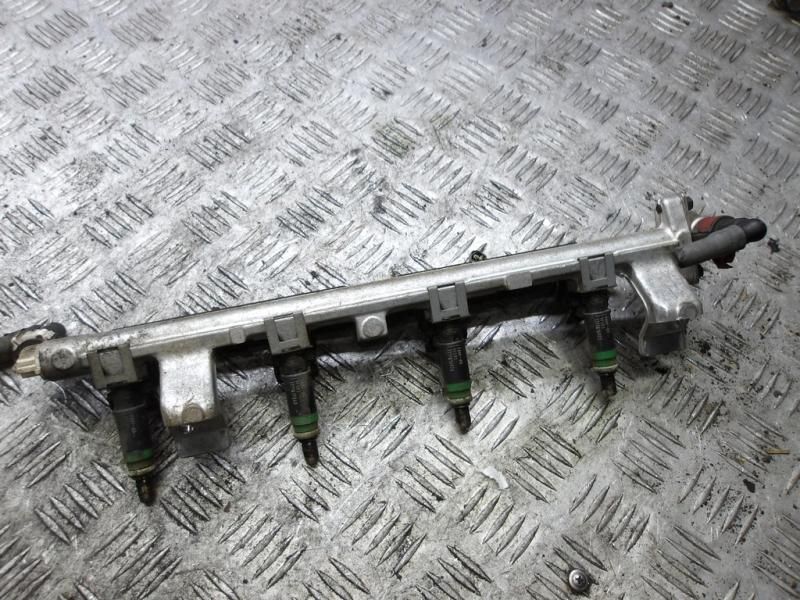 форсунка Ford Focus 1 поколение 2001, 1.6 л., бензин, 98MF-BB - фото №1