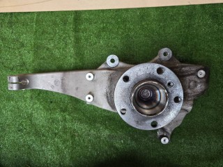 кулак поворотный левый BMW 2016, бензин, АКПП, белый, задний привод, 31216775769