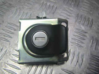 кнопка открытия багажника Volkswagen Fox 2 поколение 5Z [рестайлинг] 2010, 1.2 л., бензин, МКПП, хетчбэк 5 дв., 5Z6827774