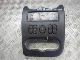 рамка под магнитолу Dacia Sandero 1 поколение 2009, 1.4 л., бензин, МКПП, хетчбэк 5 дв., 8200739438