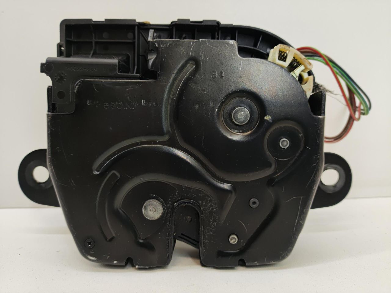 замок багажника BMW 2 серия Active Tourer F45 2015, 2.0 л., B48 A20 A, 7348530, 734853004 - фото №1