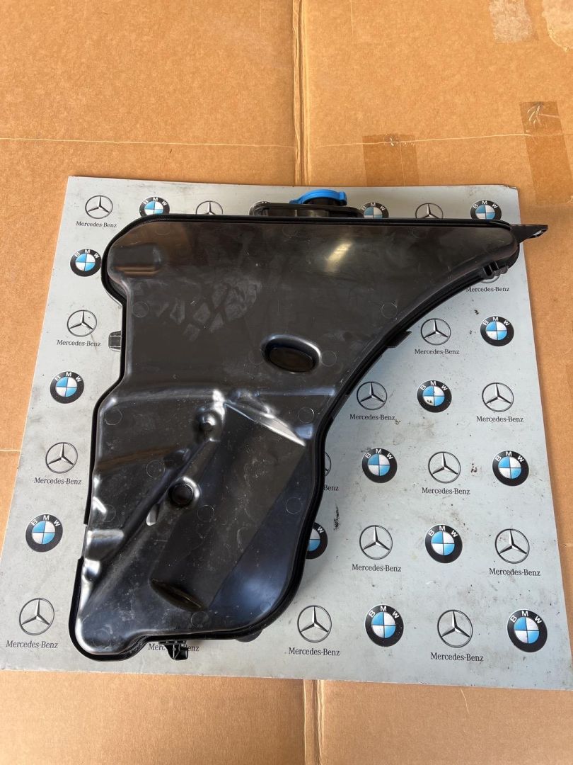 бачок омывателя BMW 2022, 3.0 л., B58B30C, бензин, АКПП, c36, купе, полный привод, 7435337, 7445789 - фото №1