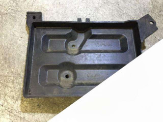 полка аккумулятора Mazda MPV LW 2001, LC6256041