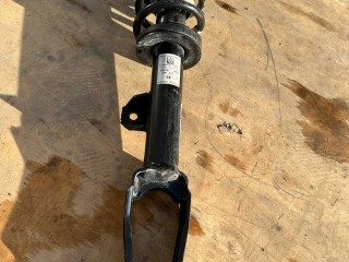 стойка передняя левая Alfa Romeo 2021, 2.1 л., дизель, АКПП, чёрный, внедорожник 5 дв., полный привод, 50557501