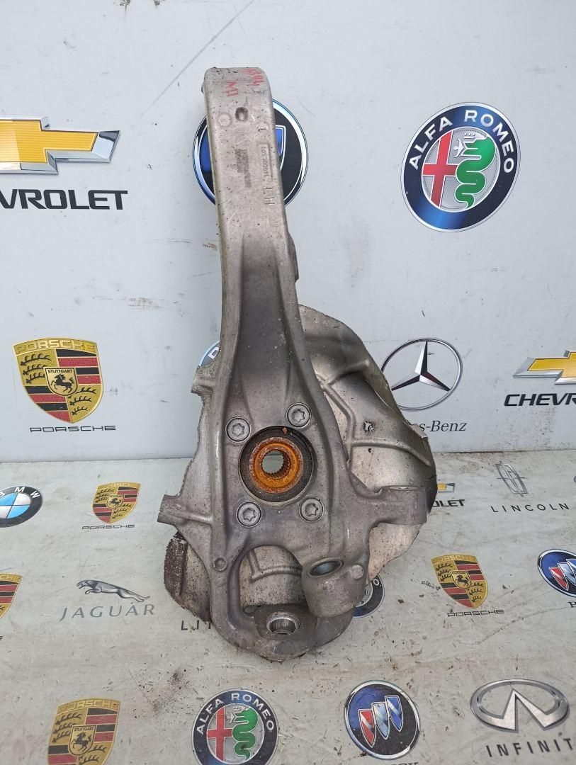 кулак поворотный левый Alfa Romeo Giulia 2 поколение 2017, 2.0 л., бензин, полный привод, 00505445600, 50544560 - фото №1