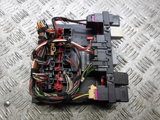 блок предохранителей Volkswagen Golf 4 поколение 2006, 1.6 л., бензин, МКПП, хетчбэк 5 дв., 3C0937049E