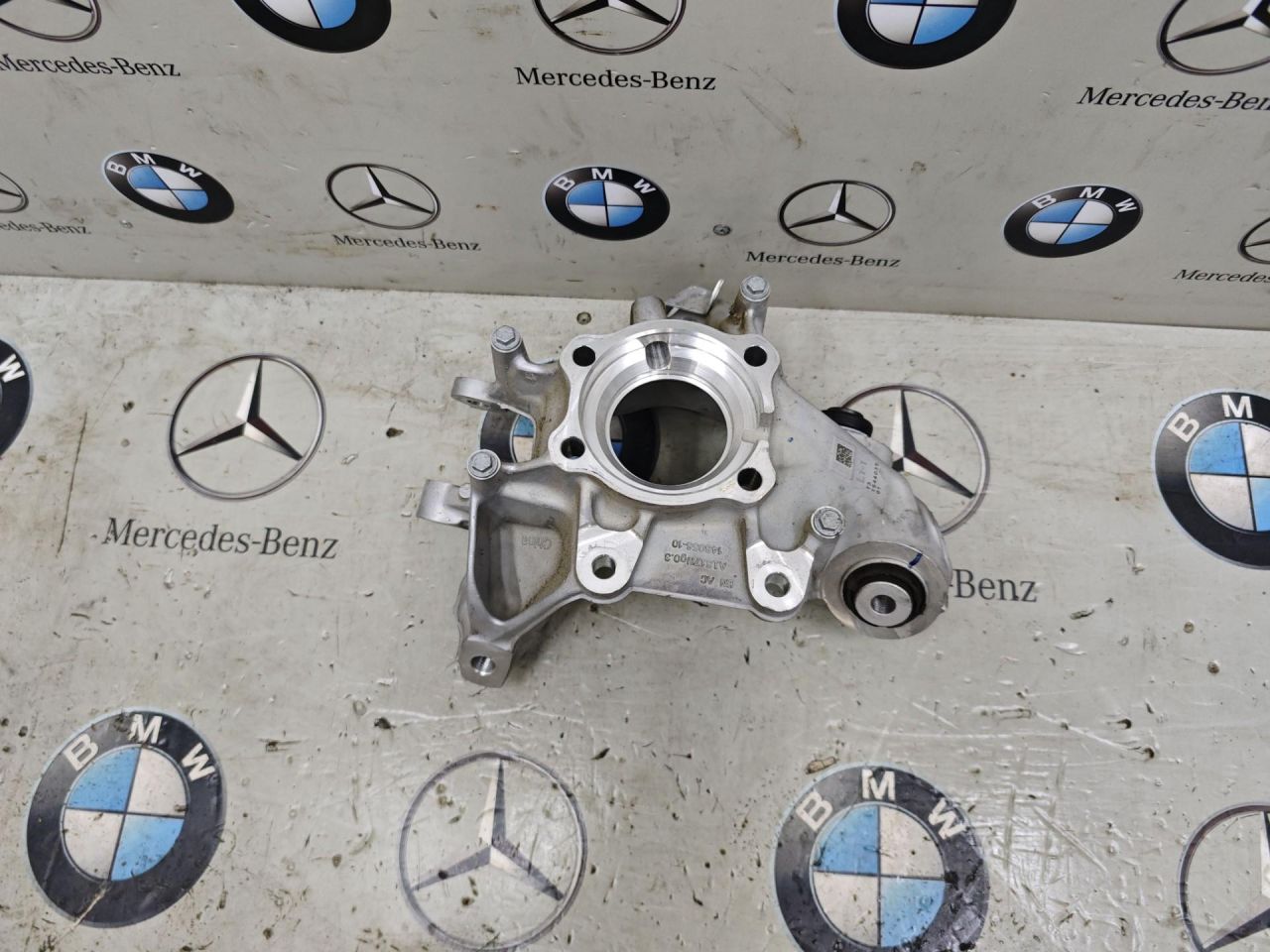 кулак задний левый BMW XM G09 2023, 4.4 л., бензин, c5y, полный привод, 1544037, 1544035 - фото №1