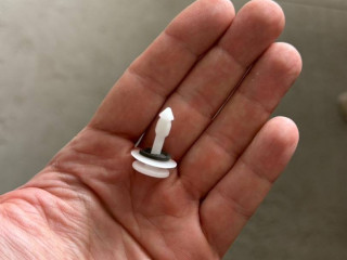 клипса Tesla Model Y 1 поколение (2020 - 2026), 1672857-00-B, 1672857