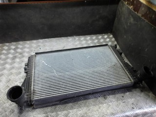 интеркулер Volkswagen Golf 4 поколение 2004, 1K0147803