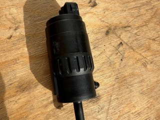 насос (моторчик) омывателя стекла Alfa Romeo 2017, 2.0 л., бензин, АКПП, серый, полный привод, D2832