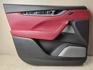 обшивка двери передняя левая Maserati Levante 1 поколение 2017, 3.0 л., бензин, АКПП, белый, внедорожник 5 дв., полный привод, 670148260