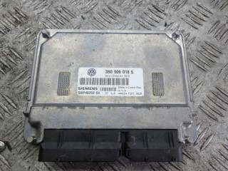 блок управления двигателем Volkswagen Passat B5 1998, 3B0906018S