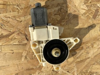 моторчик стеклоподъемника задний левый Mercedes-Benz GLK-Класс X204 [рестайлинг] 2014, 2.2 л., дизель, АКПП, белый, внедорожник 5 дв., полный привод, A2048200542