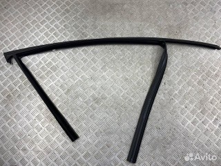 Уплотнитель стекла BMW X7 G07 (2018 - 2026), 51337428672