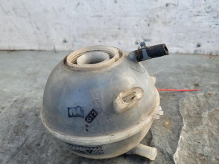 бачок расширительный Volkswagen Golf 4 поколение 1998, 1.6 л., бензин, 5МКПП, хетчбэк 5 дв., 1J0121403B