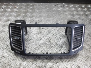 рамка под магнитолу Volkswagen Sharan 2 поколение 2011, 7N0858069D