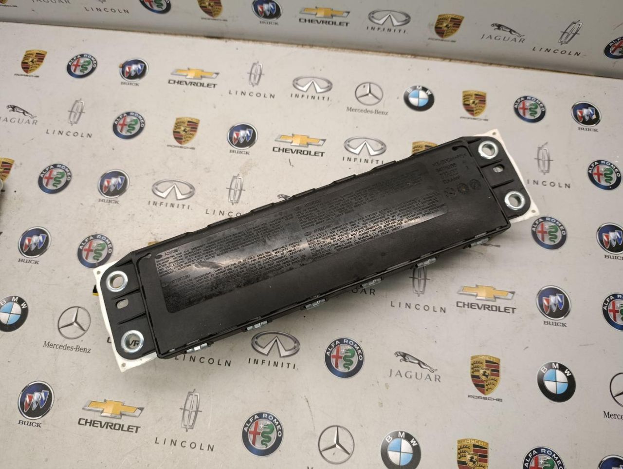 подушка безопасности коленная Alfa Romeo Giulia 2 поколение 2017, 2.0 л., бензин, полный привод, 50543994, 505439940 - фото №1