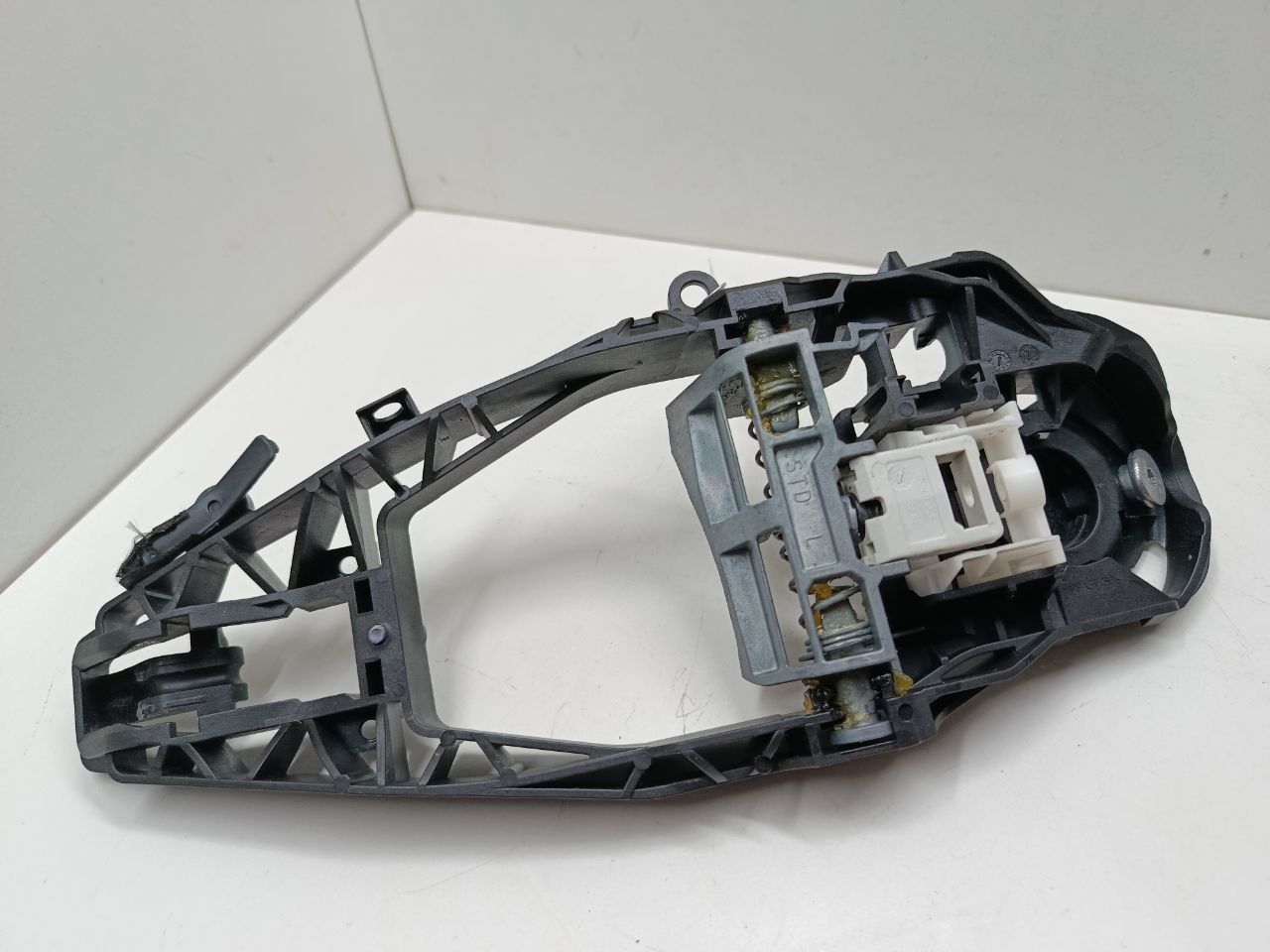 скелет ручки двери задней левой BMW 2023, 2.0 л., Ti, бензин, АКПП, универсал, задний привод, 9881777, 51219881777 - фото №1