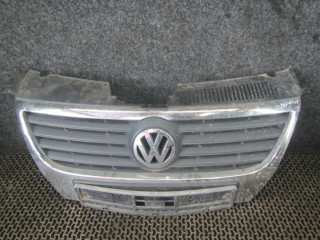 решетка радиатора Volkswagen Passat B6 2008, 2.0 л., дизель, МКПП, универсал, 3C0853651B