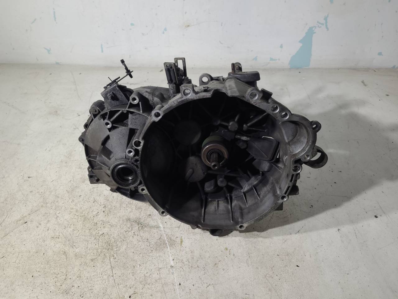 КПП механическая (МКПП) Volvo V70 2 поколение 2001, 2.4 л., B 5244 S, бензин, 5МКПП, бежевый, универсал, передний привод - фото №1