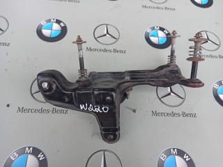 кронштейн насоса пневмоподвески Mercedes-Benz S-Класс W220 2002