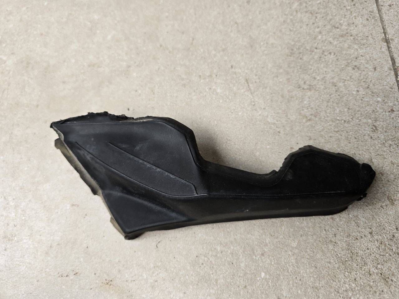 дождевик BMW 6 GT G32 2020, 2.0 л., бензин, АКПП, белый, задний привод, 51137430765 - фото №1